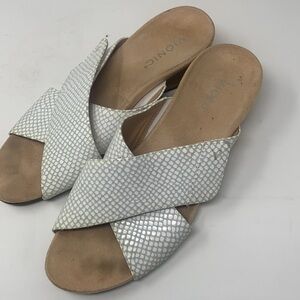 Vionic Leticia slip on comfort sandal size 9